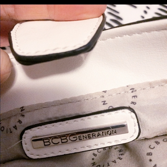 BCBGeneration small purse messenger bag like new white - Picture 9 of 13